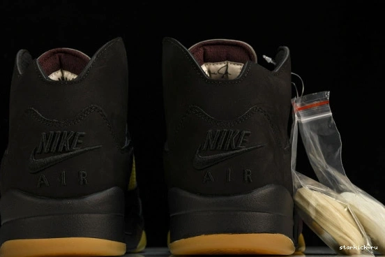 FD1330-001 FD1330-001 SP Ma Black Retro Maniére A Jordan 5 0731